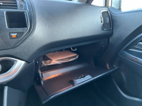 2015 Kia Rio 5-Door LX