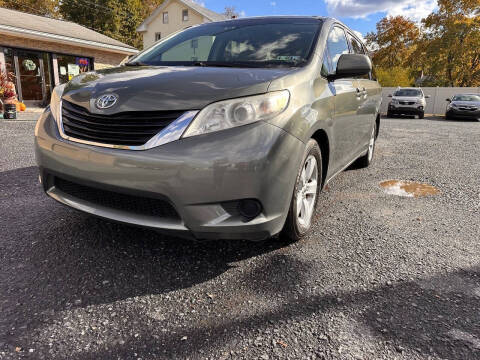 2011 Toyota Sienna LE 8-Passenger