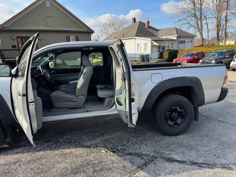 2010 Toyota Tacoma Base photo 16