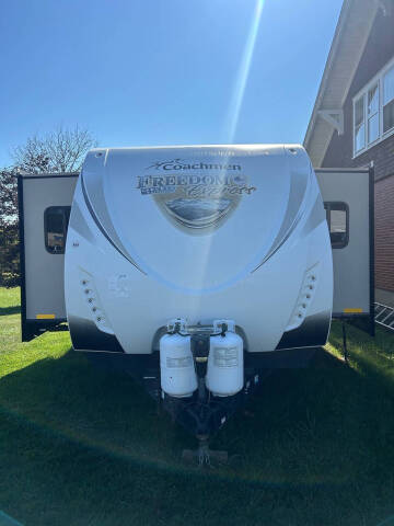 2017 Coachmen RV Freedom Express Liberty Editio