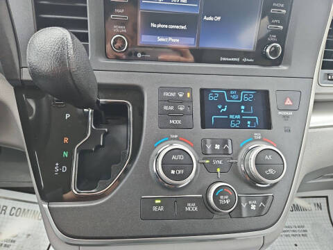 2020 Toyota Sienna LE Mobility 7-Passenger