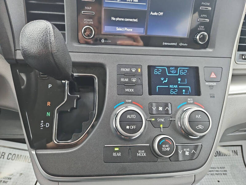 2020 Toyota Sienna LE Mobility 7-Passenger