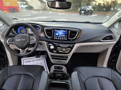 2017 Chrysler Pacifica Touring Plus