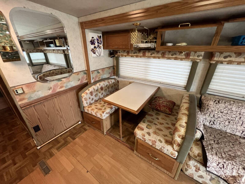 2000 Winnebago Adventurer