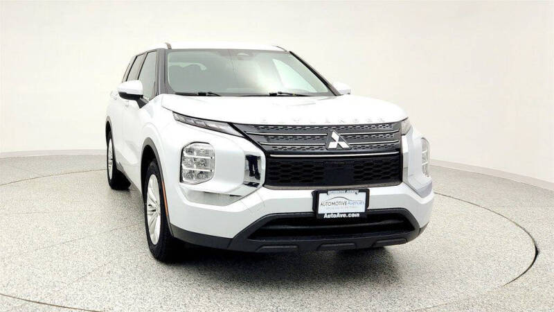 2023 Mitsubishi Outlander ES