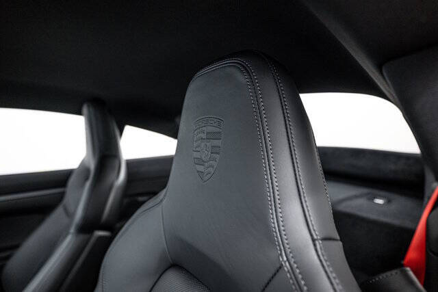 2025 Porsche 911 Carrera