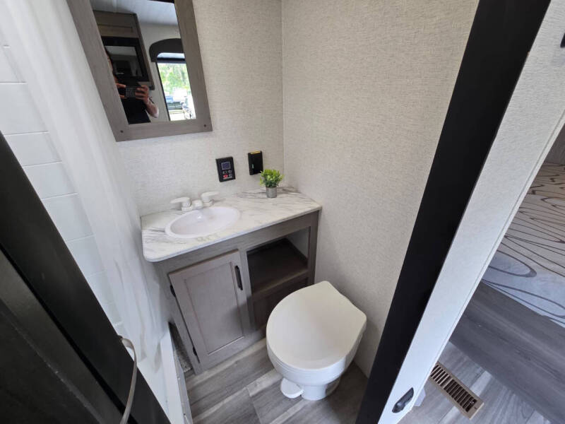 2024 KEYSTONE HIDEOUT 200 RL