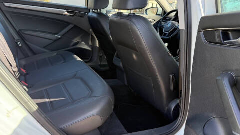 2017 Volkswagen Passat 1.8T R-Line