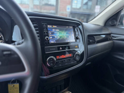 2019 Mitsubishi Outlander ES