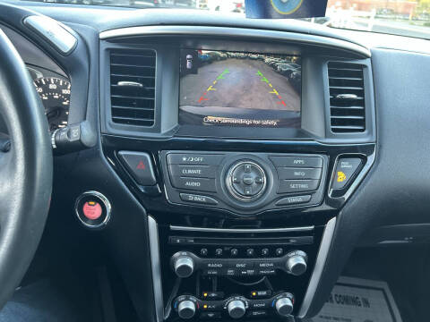 2017 Nissan Pathfinder SV