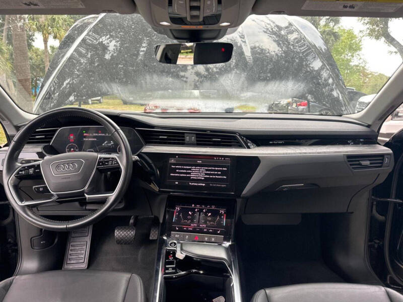 2021 Audi e-tron quattro Premium