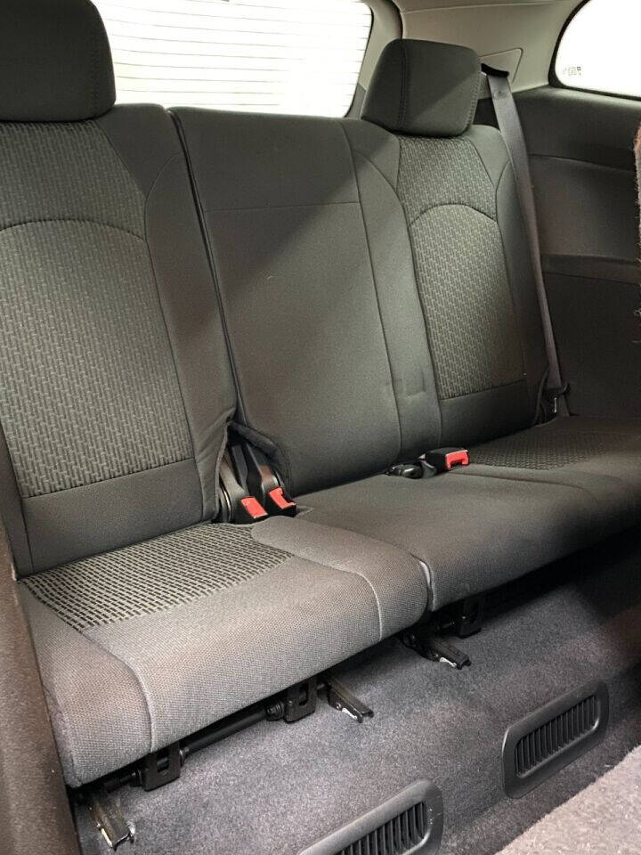 2010 Chevrolet Traverse LT AWD 4dr SUV w/1LT - Gray exterior view 13