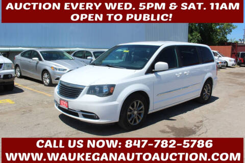 2016 Chrysler Town and Country for sale at Waukegan Auto Auction in Waukegan IL