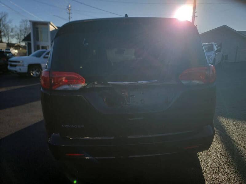 2023 Chrysler Voyager LX