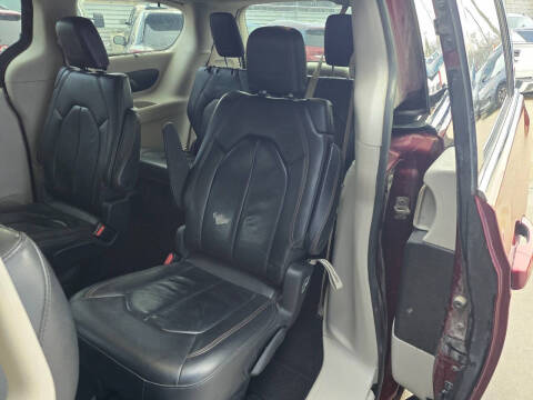 2017 Chrysler Pacifica Touring-L