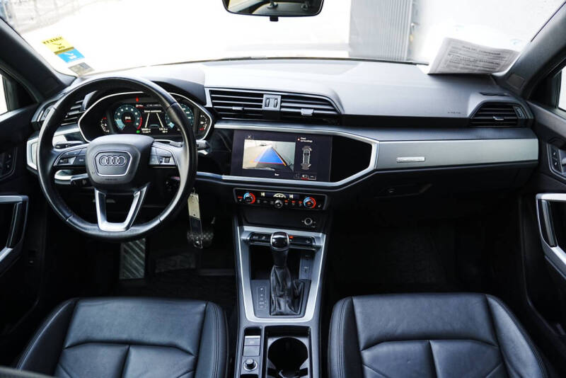 2022 Audi Q3 quattro S line Premium 45 TFSI