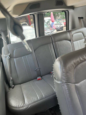 2010 GMC Savana Passenger