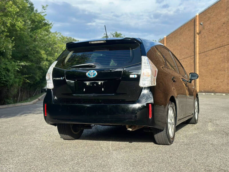2013 Toyota Prius v Three