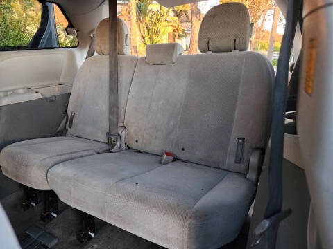 2013 Toyota Sienna LE 8-Passenger