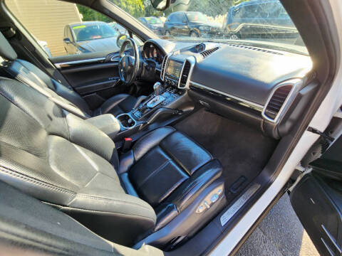 2014 Porsche Cayenne Platinum