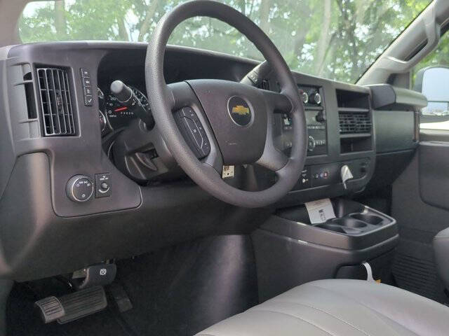2025 Chevrolet Express 2500