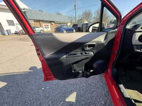 2014 Toyota Yaris 5-Door LE