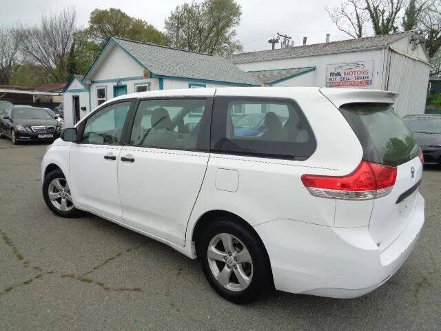 2011 Toyota Sienna Base 7-Passenger