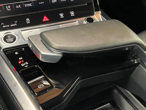 2022 Audi e-tron quattro Premium Plus