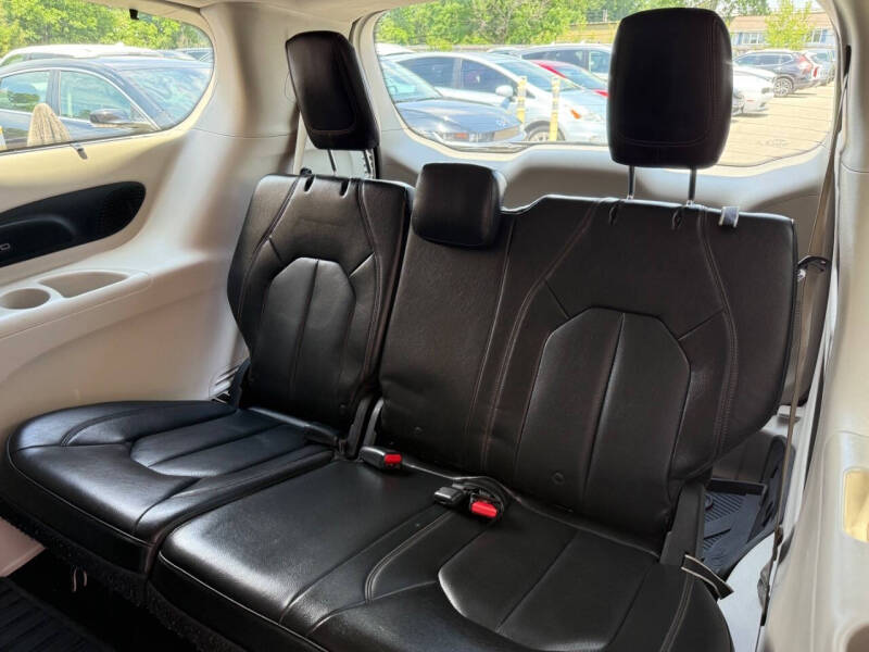 2017 Chrysler Pacifica Touring-L Plus