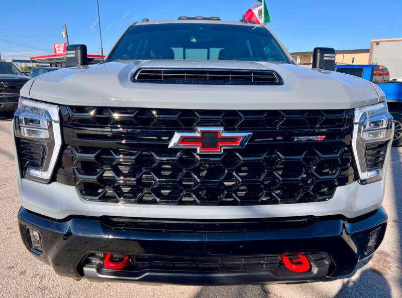 Used 2024 Chevrolet Silverado 2500HD ZR2 with VIN 1GC4YYEY6RF231194 for sale in Garland, TX