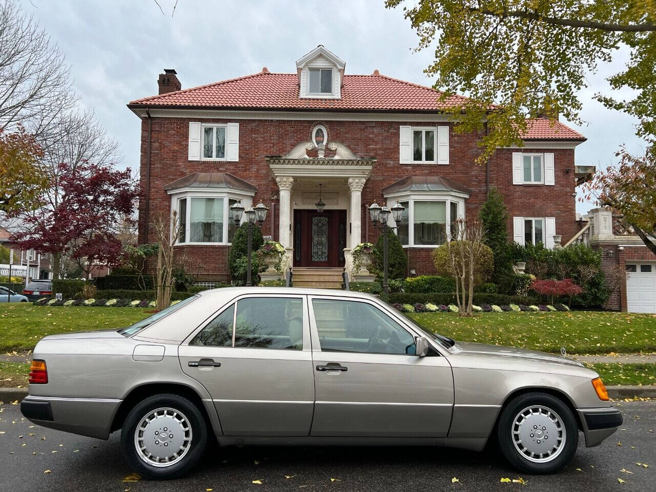 1990 Mercedes-Benz 300-Class  - $6,900