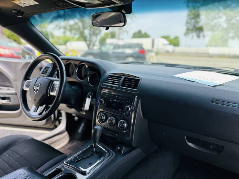 2014 Dodge Challenger SXT