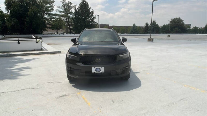 2026 Volvo XC40 B5 Ultra Black Edition