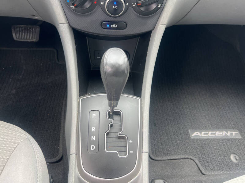 2017 Hyundai Accent SE
