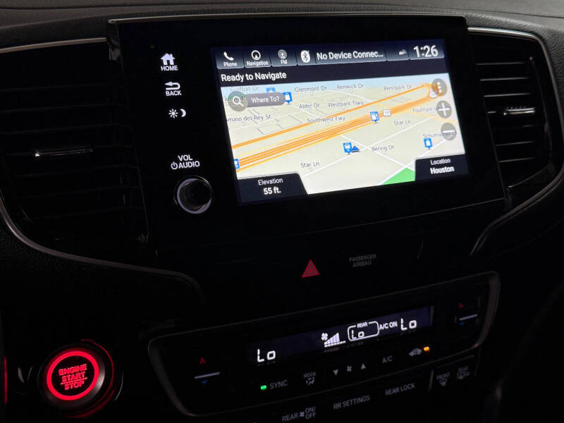 2019 Honda Pilot Touring w/Rear Captain's Chairs