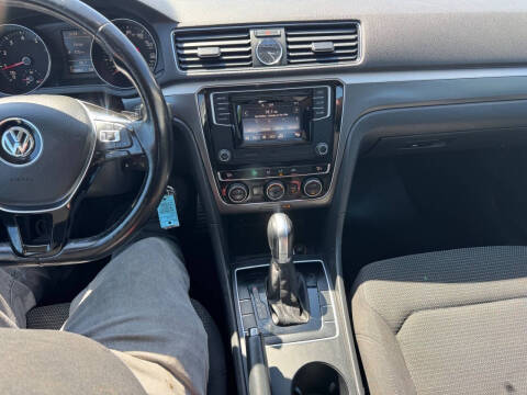 2016 Volkswagen Passat 1.8T R-Line