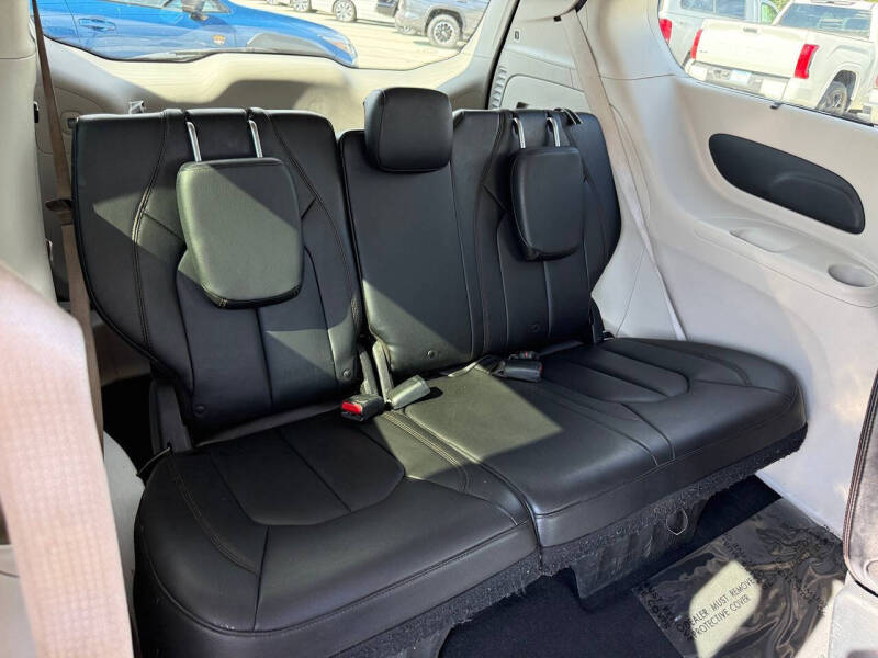 2017 Chrysler Pacifica Touring-L