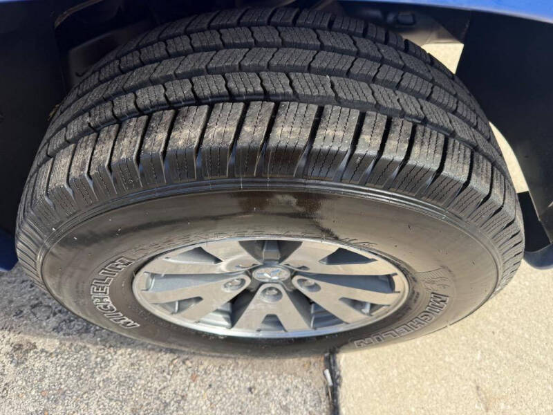 2008 Mitsubishi Raider LS