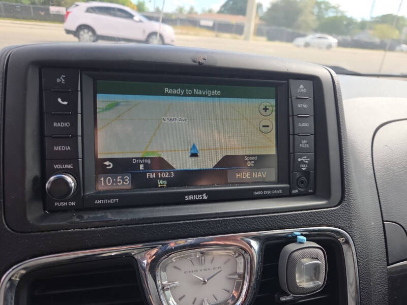 2014 Chrysler Town and Country Touring-L