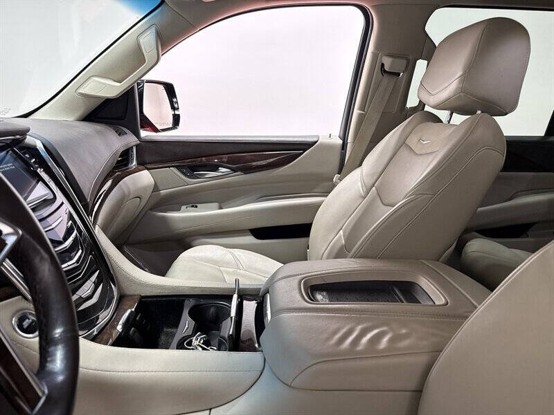 2016 Cadillac Escalade Luxury Collection