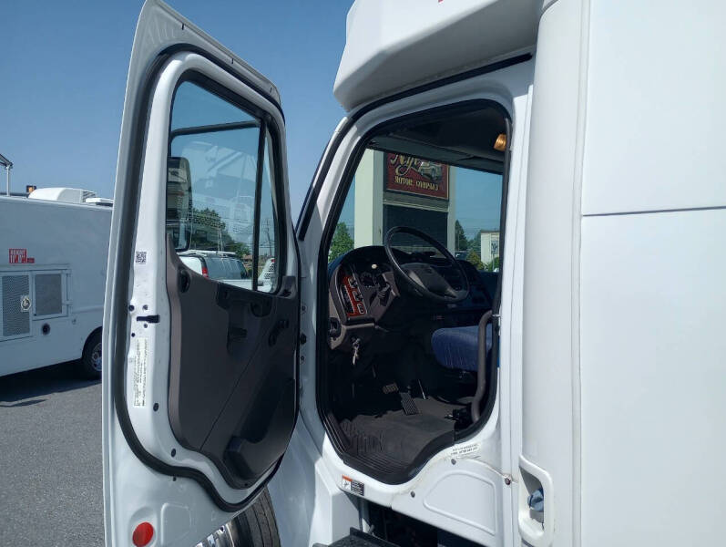 2014 Freightliner M2 106