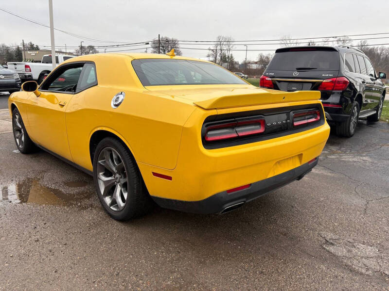 2017 Dodge Challenger SXT Plus