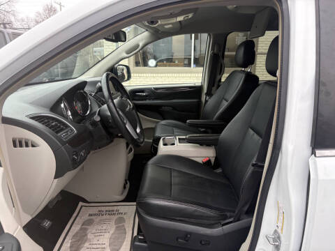 2016 Chrysler Town and Country Touring