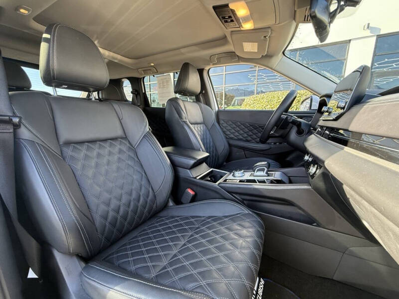 2025 Mitsubishi Outlander PHEV SEL