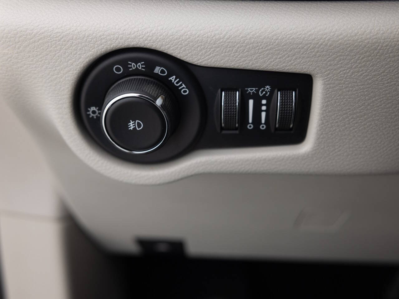 Used Car 2017 Chrysler Pacifica  Touring L 4dr Mini Van For Sale Under $15,000 In Coal City, Illinois