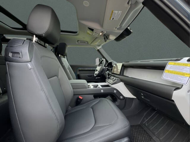 2025 Land Rover Defender 90 P300 S