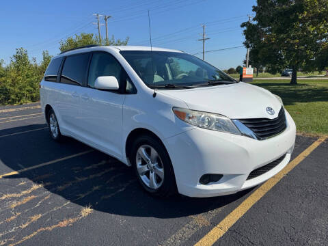 2013 Toyota Sienna LE 8-Passenger
