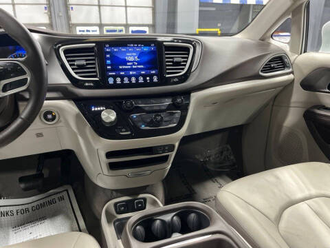 2017 Chrysler Pacifica Touring-L