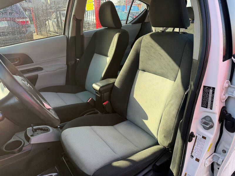 2013 Toyota Prius c Two