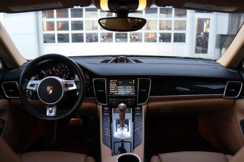 2016 Porsche Panamera Edition